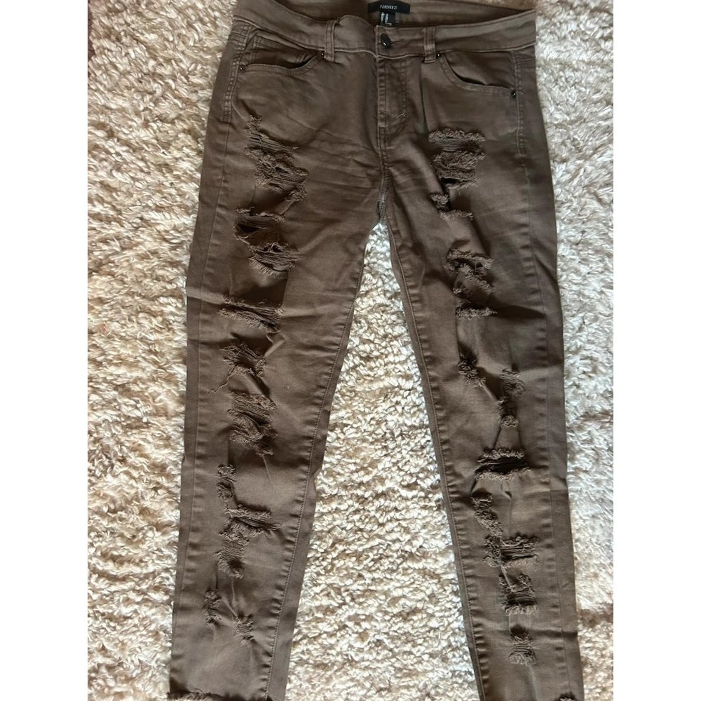 🏷️2 for 15Forever 21 distressed khaki skinny jeans